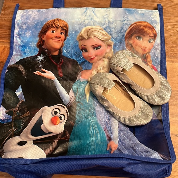 Baby New! Girls Yosi Samra Silver Ballet Flat 
6C comes with Frozen tote New. - Picture 1 of 10